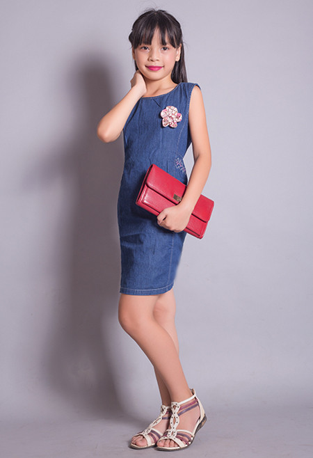 Dàn mẫu nhí của "bà trùm" Hạ Vy tạo dáng chuyên nghiệp với trang phục Jean ảnh 7