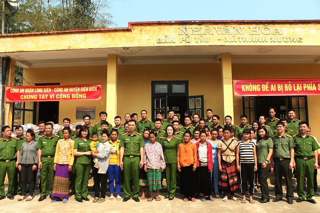 Sẻ chia những khó khăn với người dân nghèo ở huyện Điện Biên ảnh 8