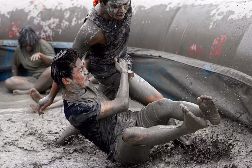 Độc đáo lễ hội tắm bùn tập thể lớn nhất xứ kim chi ảnh 13