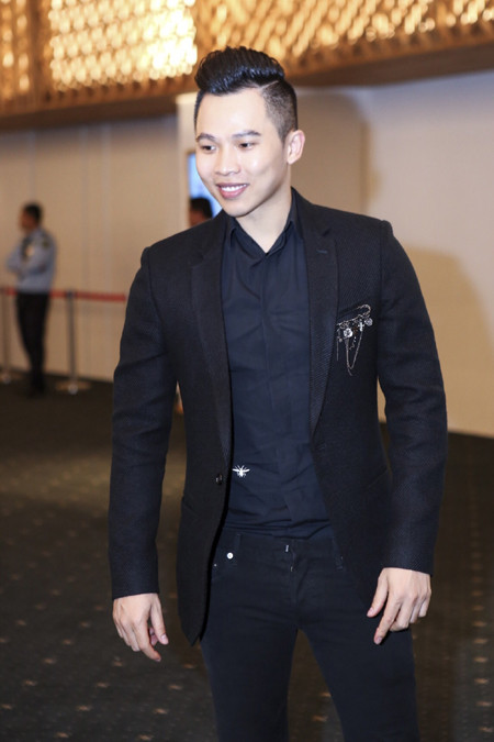 “Soi” phong cách thời trang ấn tượng của “ông trùm chân dài” Vũ Khắc Tiệp ảnh 4