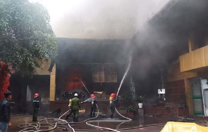 Cháy lớn ở khu khách sạn, bar, karaoke 8 tầng tại TP. Vinh ảnh 3