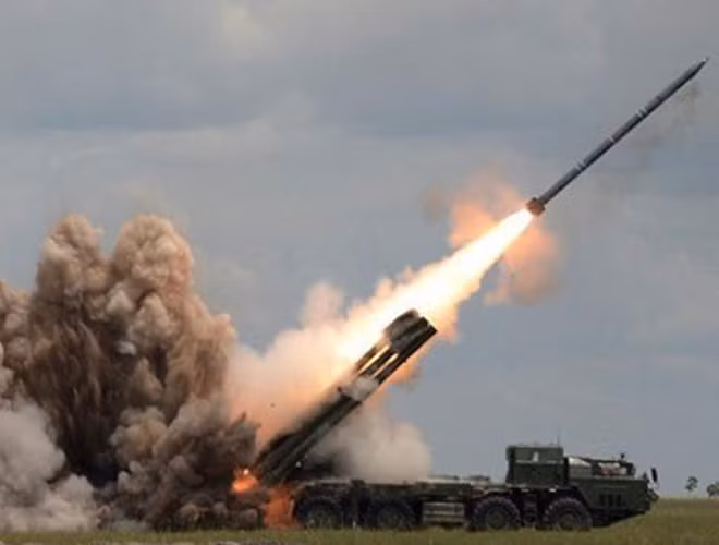 Tornado-S tiến hành ngắm bắn một cách tự động theo dữ liệu trinh sát nhận được từ vệ tinh.