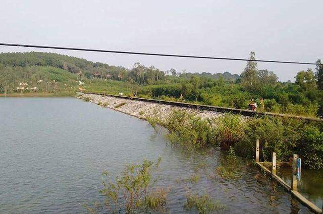 Khởi tố vụ bà nội đẩy cháu xuống đập nước ảnh 1