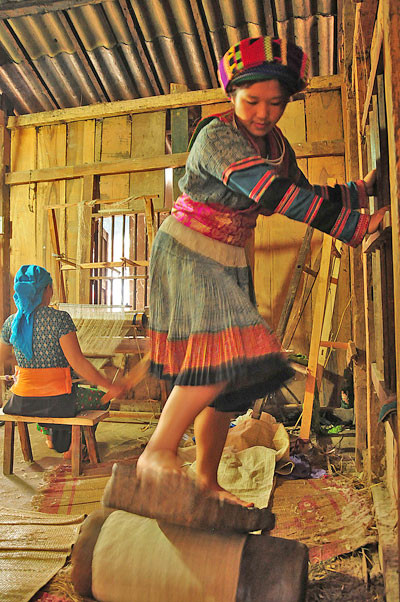 Dệt hoa giữa Cao nguyên đá ảnh 1