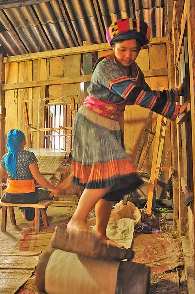 Dệt hoa giữa Cao nguyên đá ảnh 1