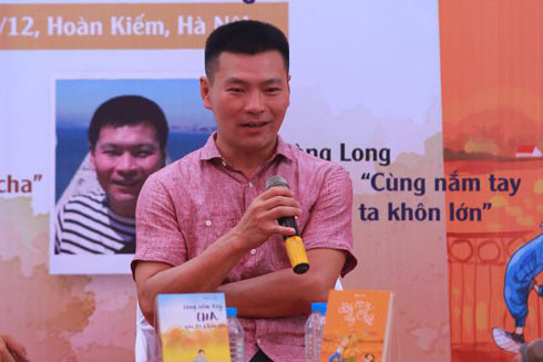 Hạnh phúc lan tỏa từ cái nắm tay của cha để con khôn lớn ảnh 1