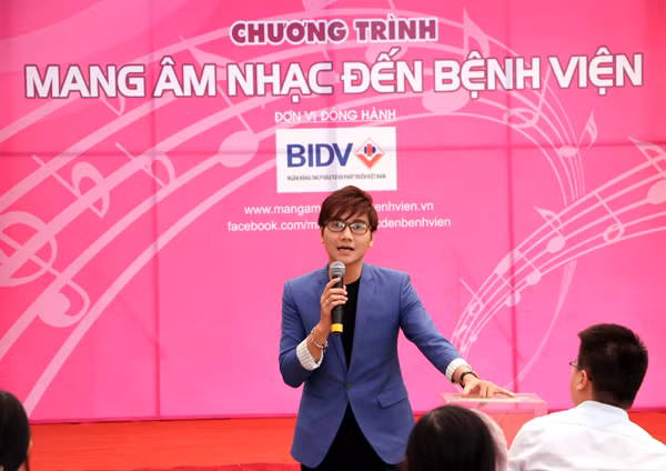 Danh hài Trà My "vác bụng bầu" lên sân khấu ảnh 13