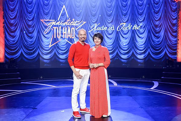 NTK Đức Hùng thân thiết MC Anh Tuấn, Diễm Quỳnh ảnh 6 NTK Đức Hùng thân thiết MC Anh Tuấn, Diễm Quỳnh ảnh 6