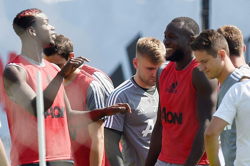 M.U: "Ông vua" tiêu tiền ảnh 1