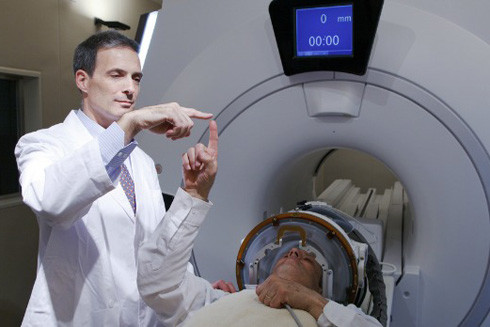 Bệnh nhân Parkinson có thể được chữa khỏi bằng máy siêu âm mới ảnh 1