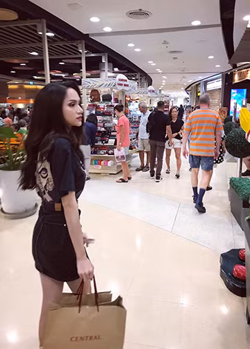 Hoa hậu Hương Giang được người hâm mộ quốc tế săn đón tại Thái Lan ảnh 4