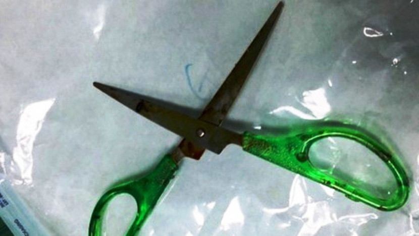 Xích mích với bạn, bé gái 10 tuổi bị đâm kéo vào đầu ảnh 1 Xích mích với bạn, bé gái 10 tuổi bị đâm kéo vào đầu ảnh 1