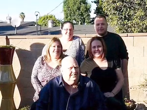 Cơ trưởng quyết định quay đầu máy bay đón khách trễ chuyến ảnh 1