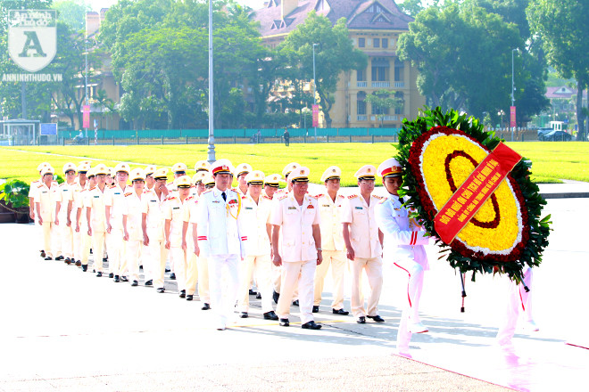 Lãnh đạo Đảng, Nhà nước vào Lăng viếng Chủ tịch Hồ Chí Minh ảnh 3