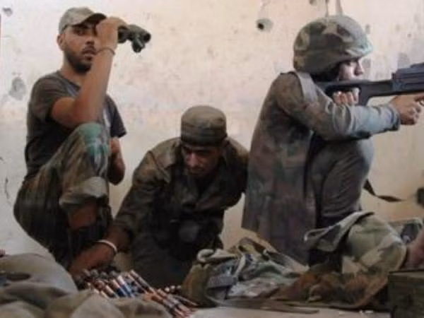 Chiến trường Idlib: HTS và SAA đáp trả nhau dữ dội bằng hỏa lực cực mạnh ảnh 1