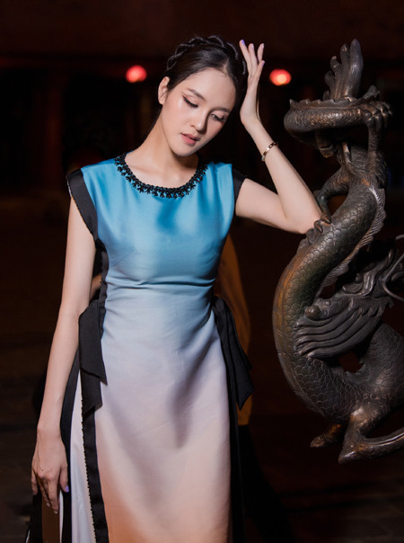 Tái xuất sàn catwalk sau khi sinh con thứ 2, Á hậu Hoàng Anh khoe vóc dáng thon thả ảnh 3