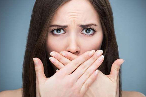 Làm thế nào trị khô miệng, hôi miệng? ảnh 1