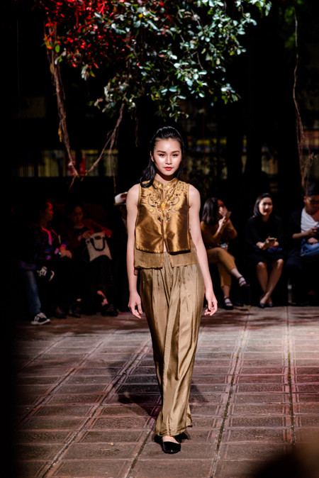 Dàn mẫu trẻ Venus miền Bắc tỏa sáng với trang phục cổ truyền ảnh 2