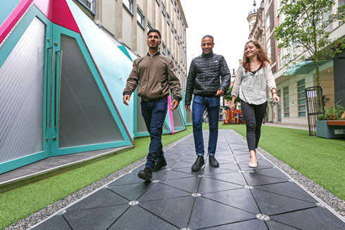 Chỉ cần đi bộ là có phiếu mua hàng giảm giá ảnh 1