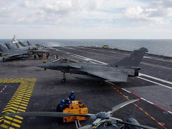 Tàu sân bay Pháp tiến vào Địa Trung Hải làm nhiệm vụ diệt IS ảnh 1