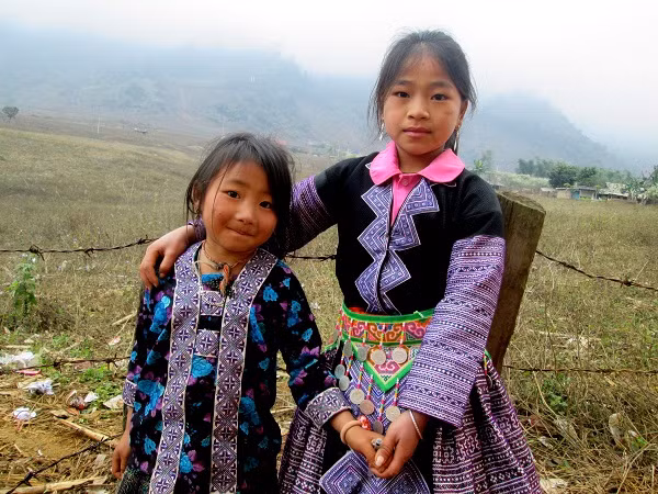 Ánh mắt con trẻ trong veo giữa miền sơn cước Hang Kia ảnh 12