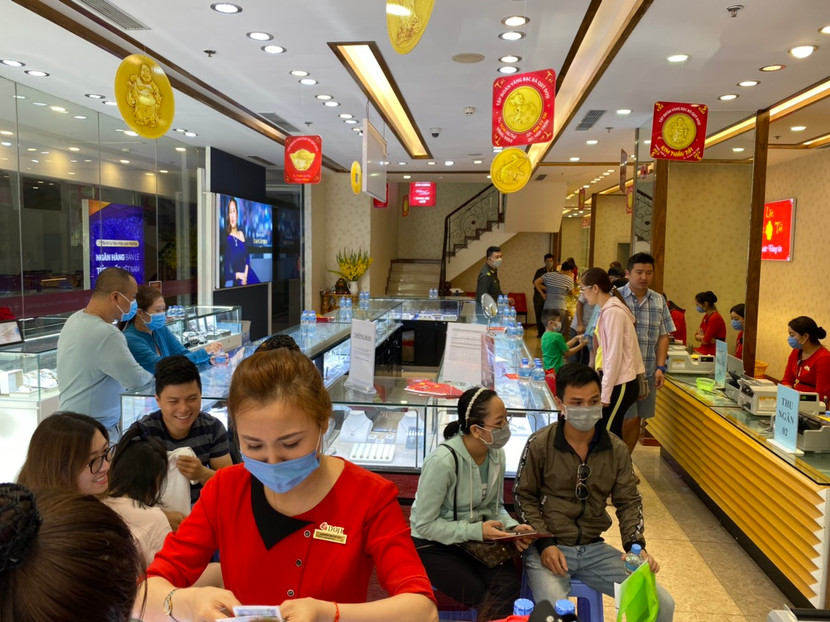 Giá vàng tăng phi mã, thiết lập mức cao nhất mọi thời đại ảnh 1