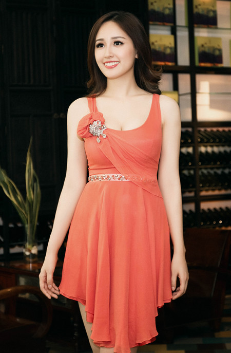 Hoa hậu Mai Phương Thuý diện đầm kiệm vải khoe vóc dáng gợi cảm ảnh 2 Hoa hậu Mai Phương Thuý diện đầm kiệm vải khoe vóc dáng gợi cảm ảnh 2