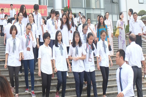 Trường THPT chuyên Hà Nội Amsterdam và Chu Văn An mở thêm lớp chuyên trong năm học mới Trường THPT chuyên Hà Nội Amsterdam và Chu Văn An mở thêm lớp chuyên trong năm học mới