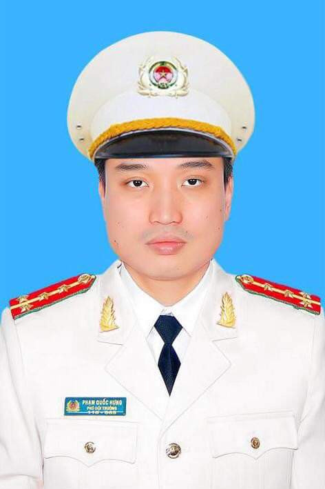 2. Không để người dân bị “đầu độc” trên mạng Đại úy Phạm Quốc Hưng, Phó Đội trưởng Đội 3, Phòng An ninh mạng và phòng chống tội phạm công nghệ cao luôn hết mình trên mặt trận đấu tranh với các thế lực thù dịch, xuyên tạc trên không gian mạng. Đặc biệt, chủ động lên các kế hoạch phòng ngừa đấu tranh, ngăn chặn các âm mưu của các đối tượng. “Các thông tin trên môi trường mạng rất cần đấu tranh kịp thời, không để người dân bị “đầu độc” bởi những thông tin xấu”, Đại úy Phạm Quốc Hưng chia sẻ. 2. Không để người dân bị “đầu độc” trên mạng Đại úy Phạm Quốc Hưng, Phó Đội trưởng Đội 3, Phòng An ninh mạng và phòng chống tội phạm công nghệ cao luôn hết mình trên mặt trận đấu tranh với các thế lực thù dịch, xuyên tạc trên không gian mạng. Đặc biệt, chủ động lên các kế hoạch phòng ngừa đấu tranh, ngăn chặn các âm mưu của các đối tượng. “Các thông tin trên môi trường mạng rất cần đấu tranh kịp thời, không để người dân bị “đầu độc” bởi những thông tin xấu”, Đại úy Phạm Quốc Hưng chia sẻ.