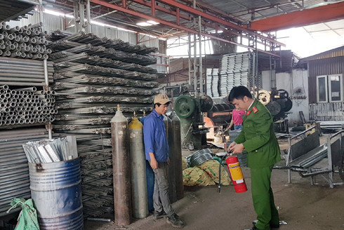 Nhìn thẳng thực trạng, đưa ra giải pháp và xử lý nghiêm vi phạm phòng cháy, chữa cháy ảnh 2