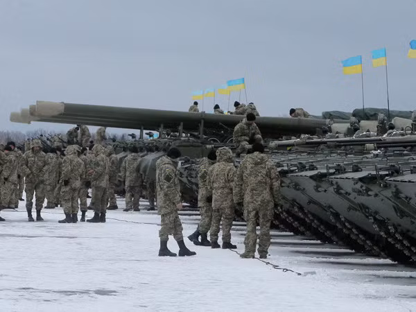 Ngoại trưởng Lithuanian: EU không nên gửi quân tới Ukraine, nhưng phải gửi vũ khí ảnh 1
