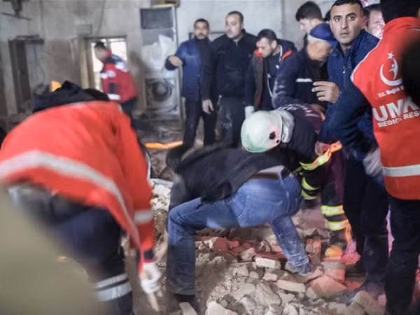 Tên lửa Syria tiếp tục tấn công thị trấn biên giới Thổ Nhĩ Kỳ, 2 người thiệt mạng ảnh 1