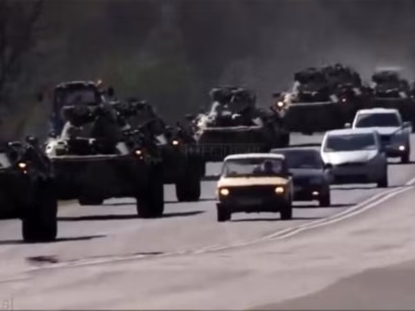 Đoàn xe quân sự Nga chở vũ khí hạng nặng thẳng tiến đến Đông Bắc Syria ảnh 1