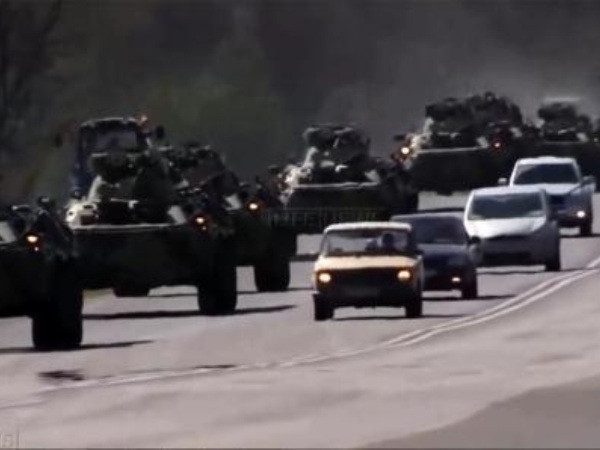 Đoàn xe quân sự Nga chở vũ khí hạng nặng thẳng tiến đến Đông Bắc Syria ảnh 1