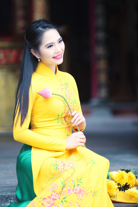 Nữ hoàng Du lịch Dương Kim Ánh rạng ngời đi lễ chùa ảnh 5