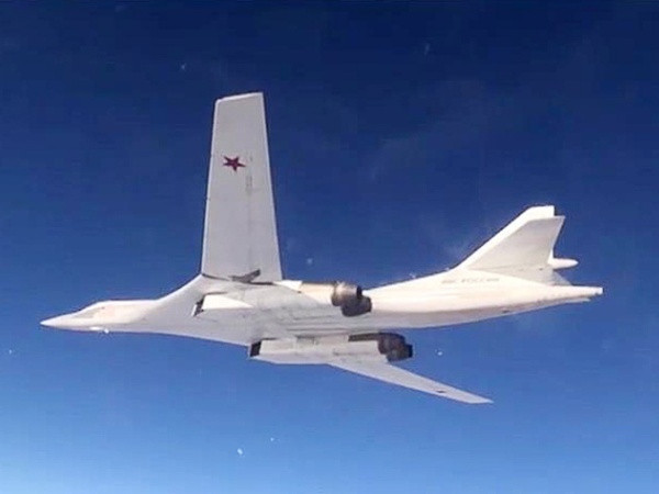 Tupolev Tu-160 Nga kết thúc chuyến bay tuần tra vùng biển Na Uy, Barents ảnh 1