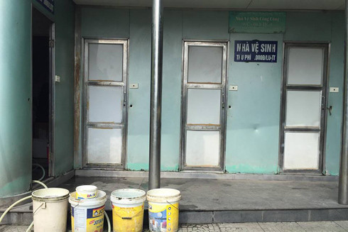 Nhà vệ sinh công cộng - những hình ảnh nhếch nhác, khó chịu (1): Mới hay cũ đều bốc mùi khó chịu ảnh 1