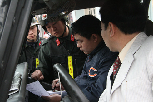 Phút hiểm nguy khi sát cánh cùng lực lượng Cảnh sát hình sự đặc nhiệm ảnh 2