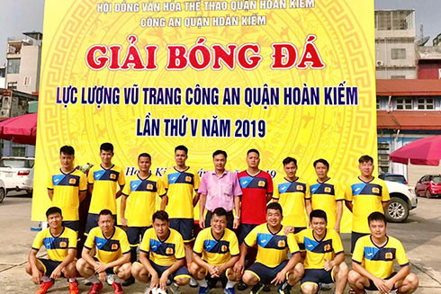 Giải bóng đá CAQ Hoàn Kiếm: Khi những chiến sỹ tranh tài trên sân cỏ ảnh 6