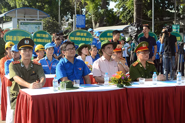 Tuổi trẻ Thủ đô ra quân gìn giữ môi trường, trật tự đô thị ảnh 1