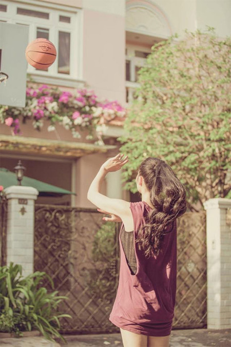 Hoa hậu Triệu Thị Hà khoe tài chơi bóng rổ ảnh 4