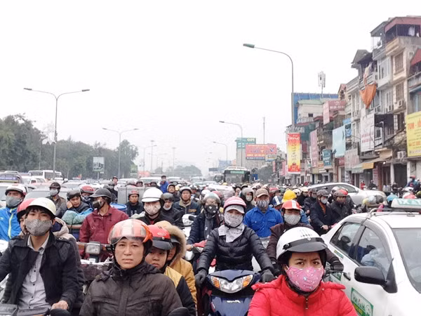 Phương tiện tăng nhanh, ý thức kém, ùn tắc còn kéo dài ở Thủ đô ảnh 1