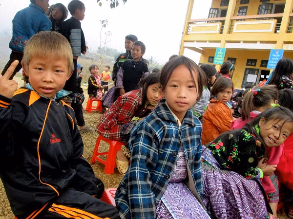 Ánh mắt con trẻ trong veo giữa miền sơn cước Hang Kia ảnh 10