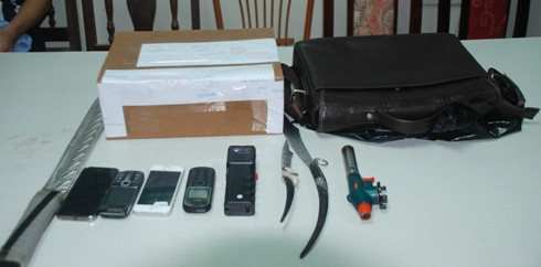 Bắt 2 đối tượng dùng súng tự chế cướp tài sản ảnh 3