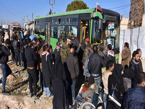 Nga đã sơ tán gần 50.000 dân ra khỏi Aleppo trong 2 ngày qua ảnh 1