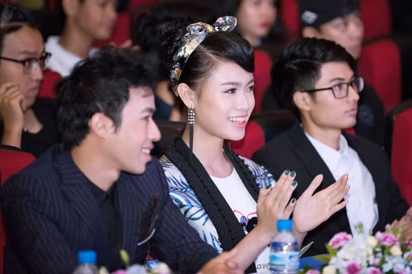 Người đẹp truyền thông Ngọc Vân lần đầu ngồi "ghế nóng" ảnh 8