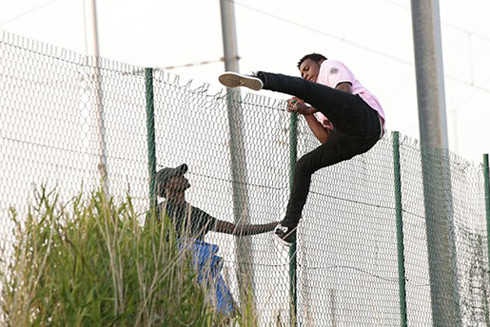 Thảm kịch từ những đường dây buôn người (2): Nguy hiểm và bất trắc nơi "miền đất hứa" ảnh 5