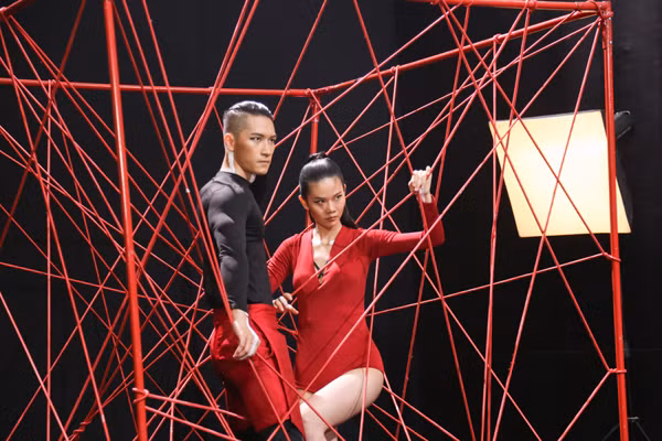 Thí sinh Vietnam’s Next Top Model mùa thứ 7 "nghẹt thở" trong chiếc lồng dây thừng ảnh 5 Thí sinh Vietnam’s Next Top Model mùa thứ 7 "nghẹt thở" trong chiếc lồng dây thừng ảnh 5