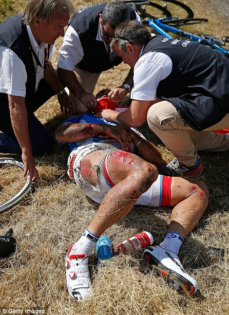 Tai nạn kinh hoàng tại Tour de France 2015 ảnh 9 Tai nạn kinh hoàng tại Tour de France 2015 ảnh 9