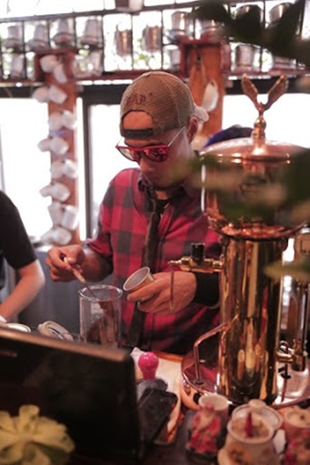 Vợ chồngTăng Thanh Hà mừng rỡ Phạm Anh Khoa lên chức ông chủ ảnh 1